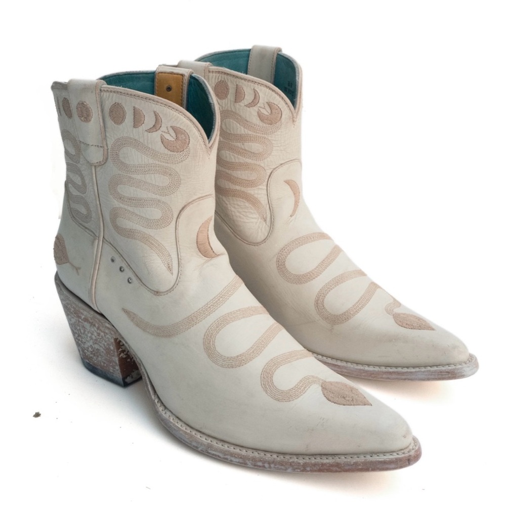 White Western-Style Women's Boots
